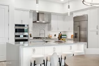 Photo #6: 6881378 Listing