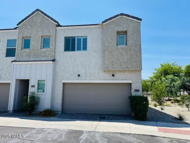 MLS: 6881662 Condo For Sale