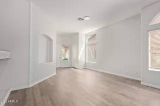 Photo #5: 6881804 Listing 