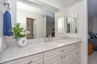 Photo #5: 6881866 Listing 