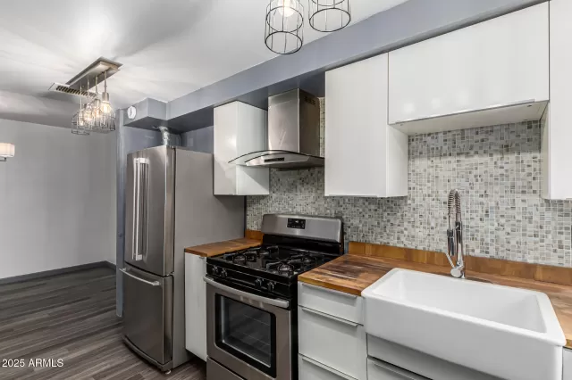 MLS: 6882297 Condo For Sale