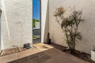 Photo #5: 6882438 Listing