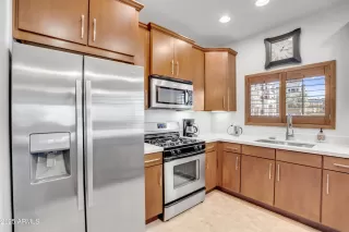 Photo #5: 6882547 Listing