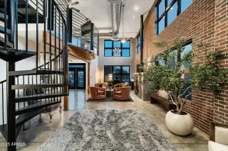 More Details about MLS # 6882606 : 914 E OSBORN ROAD#404