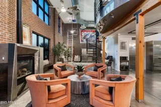 Photo #5: 6882606 Listing