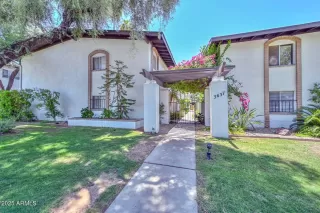 Photo #3: 6882801 Listing