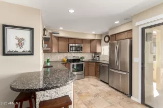 Photo #5: 6882824 Listing