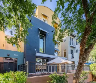 More Details about MLS # 6882872 : 706 E WASHINGTON STREET#124