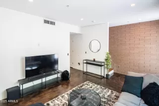 Photo #6: 6882941 Listing 