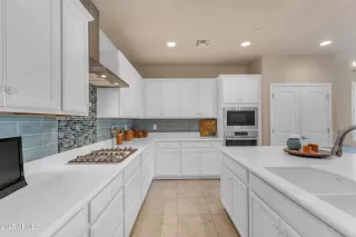 Photo #6: 6883077 Listing 