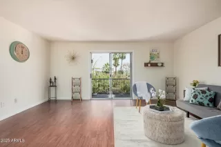 Photo #1: 6883409 Listing