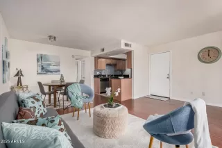 Photo #4: 6883409 Listing