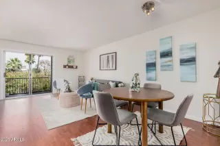 Photo #5: 6883409 Listing