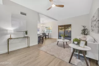 Photo #4: 6883531 Listing