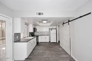 Photo #2: 6883816 Listing