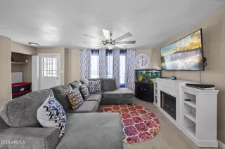 Photo #4: 6883887 Listing