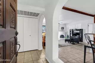 Photo #5: 6883892 Listing