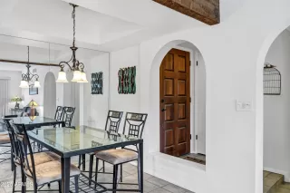 Photo #6: 6883892 Listing