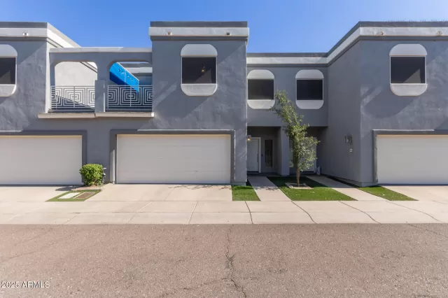 MLS: 6883929 Condo For Sale