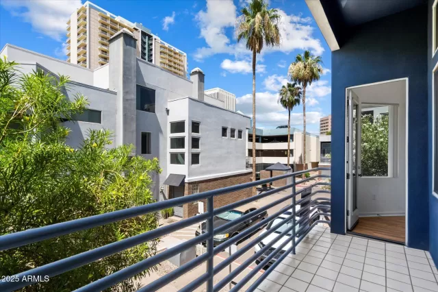 MLS: 6883937 Condo For Sale