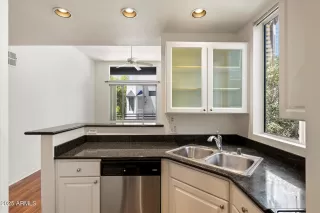 Photo #5: 6883937 Listing 