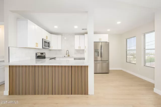 MLS: 6884117 Condo For Sale