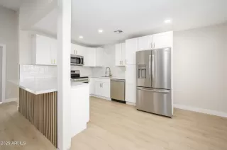 Photo #3: 6884117 Listing