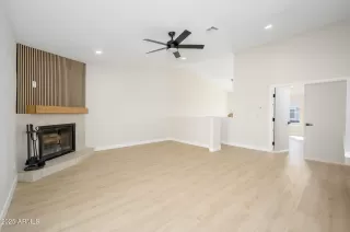 Photo #6: 6884117 Listing