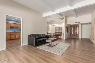 Photo #5: 6884162 Listing