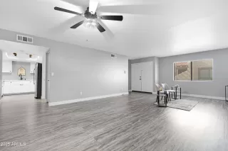 Photo #4: 6884233 Listing