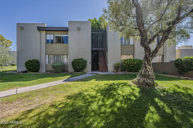 MLS: 6884266 Condo For Sale