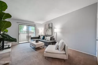 Photo #6: 6884346 Listing 