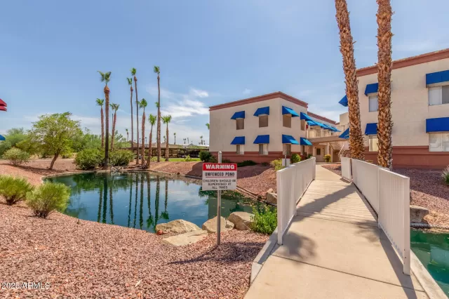 MLS: 6884490 Condo For Sale