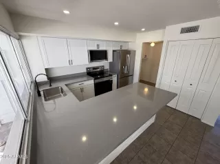 Photo #2: 6884538 Listing 