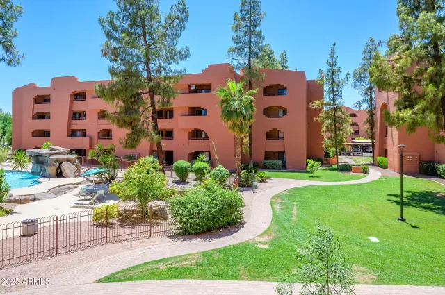 MLS: 6884565 Condo For Sale