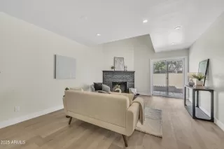 Photo #4: 6884680 Listing