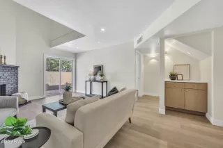 Photo #5: 6884680 Listing