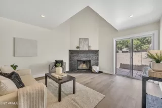 Photo #6: 6884680 Listing