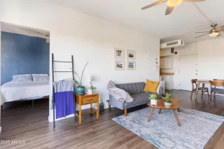 Photo #3: 6884745 Listing