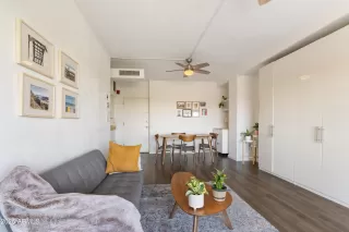 Photo #4: 6884745 Listing