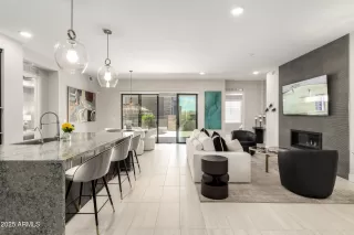 Photo #1: 6884791 Listing 