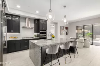 Photo #3: 6884791 Listing 