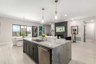 Photo #5: 6884791 Listing 