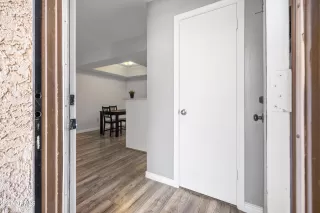 Photo #5: 6884835 Listing