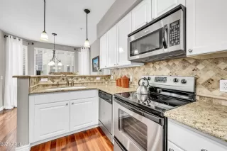 Photo #4: 6884973 Listing