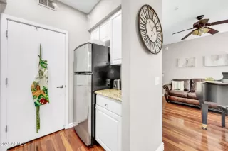 Photo #5: 6884973 Listing