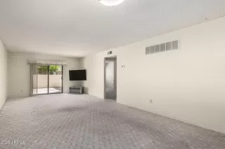 Photo #6: 6885461 Listing