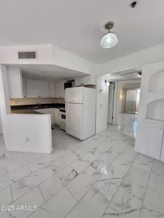 Photo #2: 6885529 Listing 