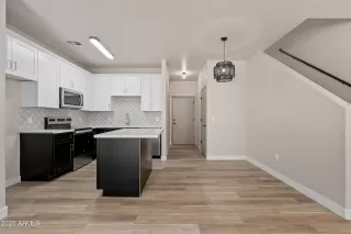 Photo #2: 6885577 Listing 