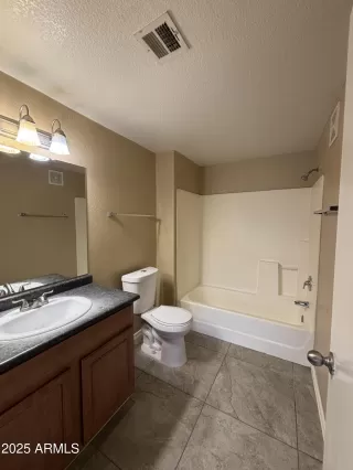 Photo #3: 6885789 Listing